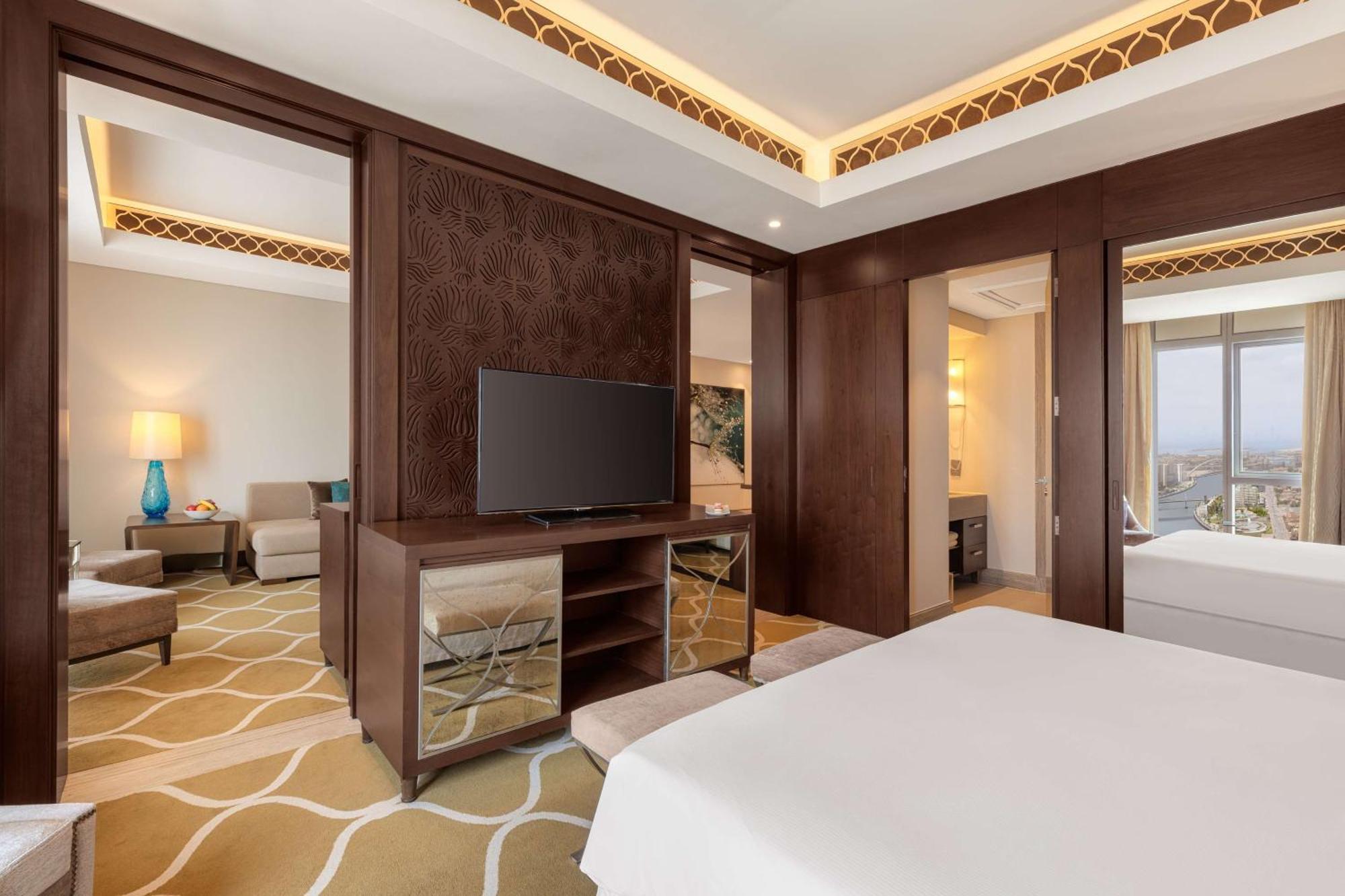 Hilton Dubai Al Habtoor City Exterior photo