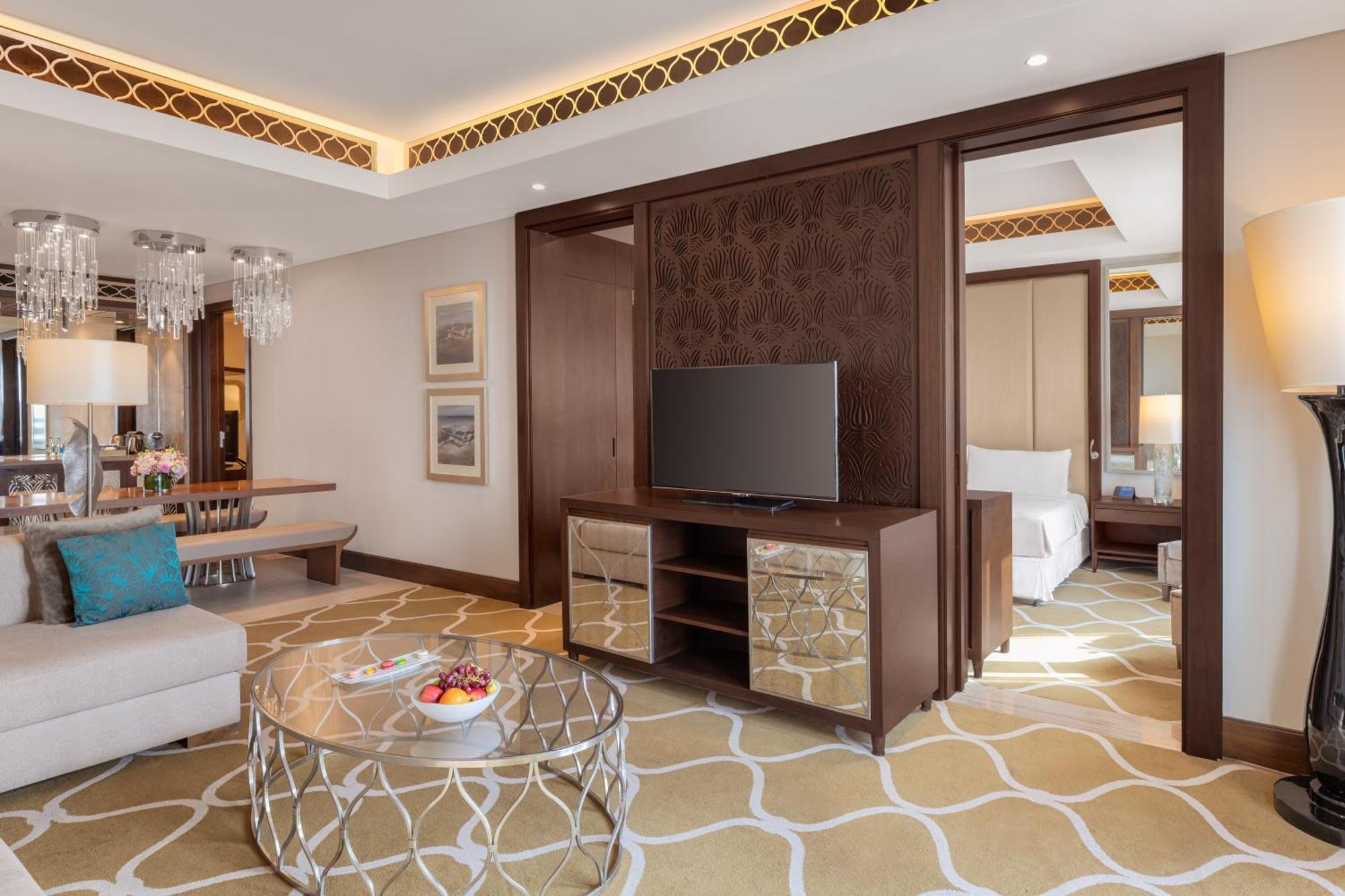 Hilton Dubai Al Habtoor City Exterior photo