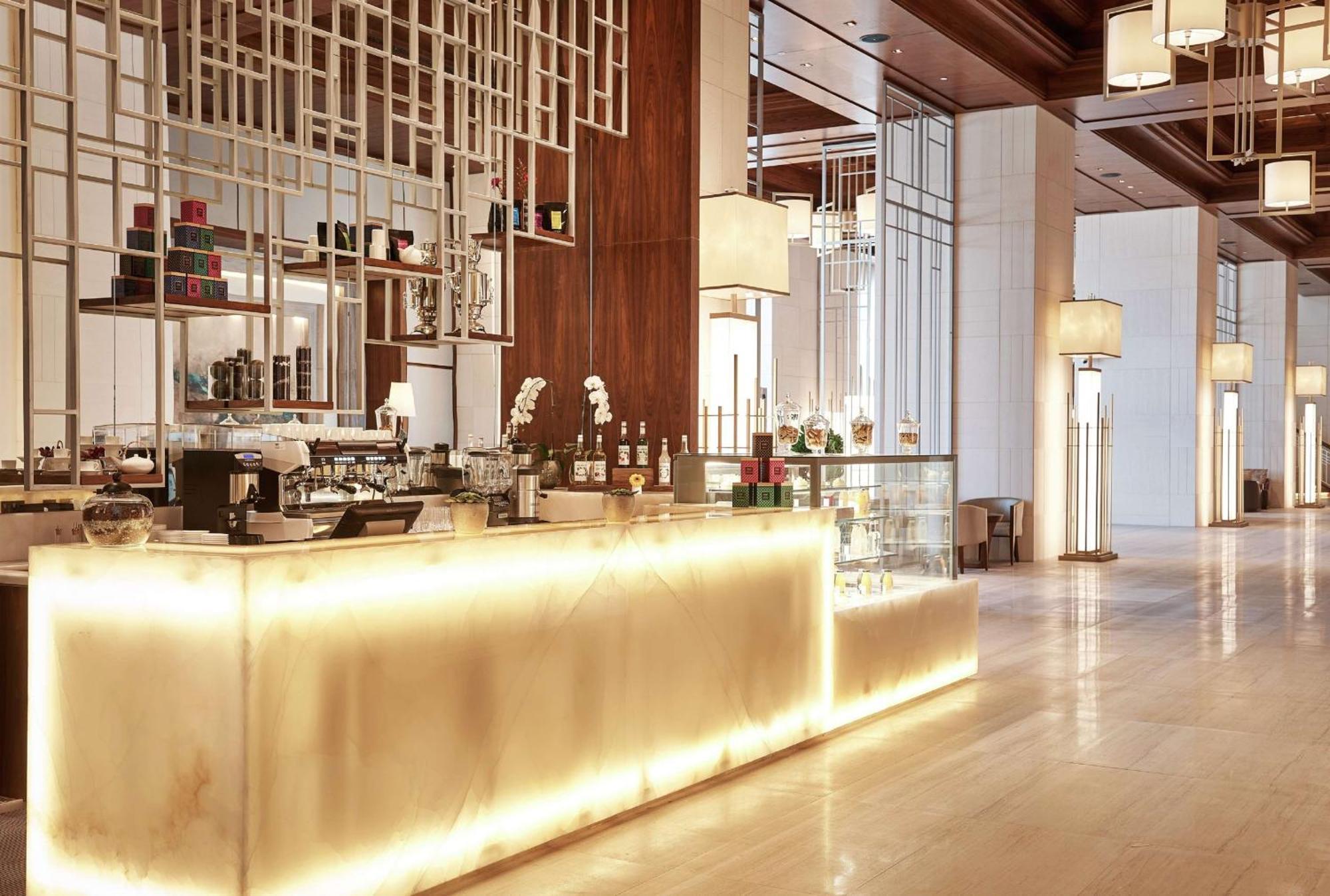 Hilton Dubai Al Habtoor City Exterior photo The lobby bar