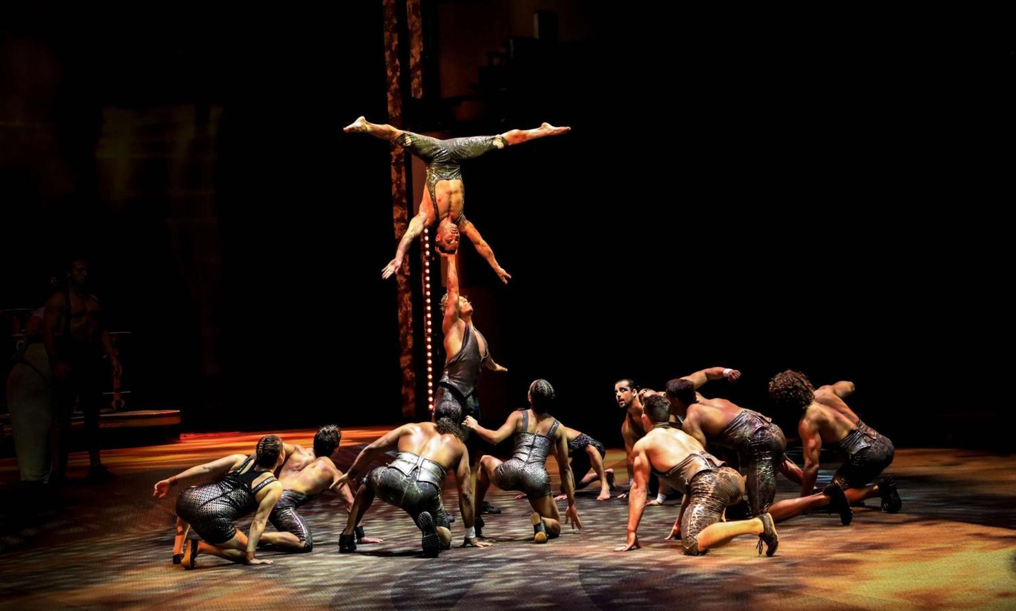 Hilton Dubai Al Habtoor City Exterior photo The cast of Disney on Ice performing "Rhythm of the Pride Lands" from The Lion King