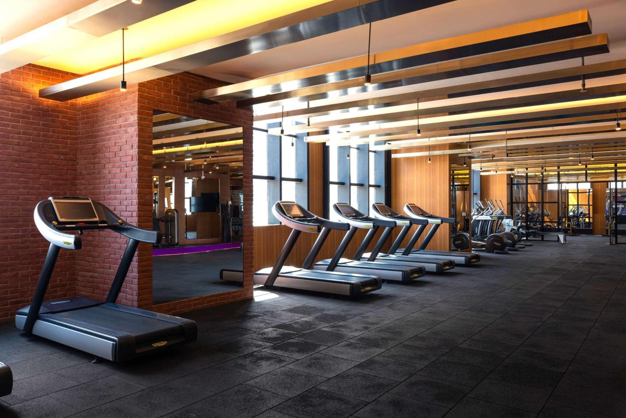 Hilton Dubai Al Habtoor City Exterior photo The gym at the hotel